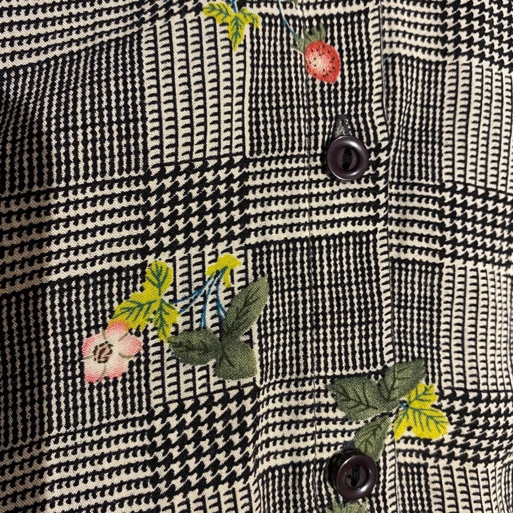 Sweet Patterned Blouse with ¾ Length Sleeves - Picture 4 of 5